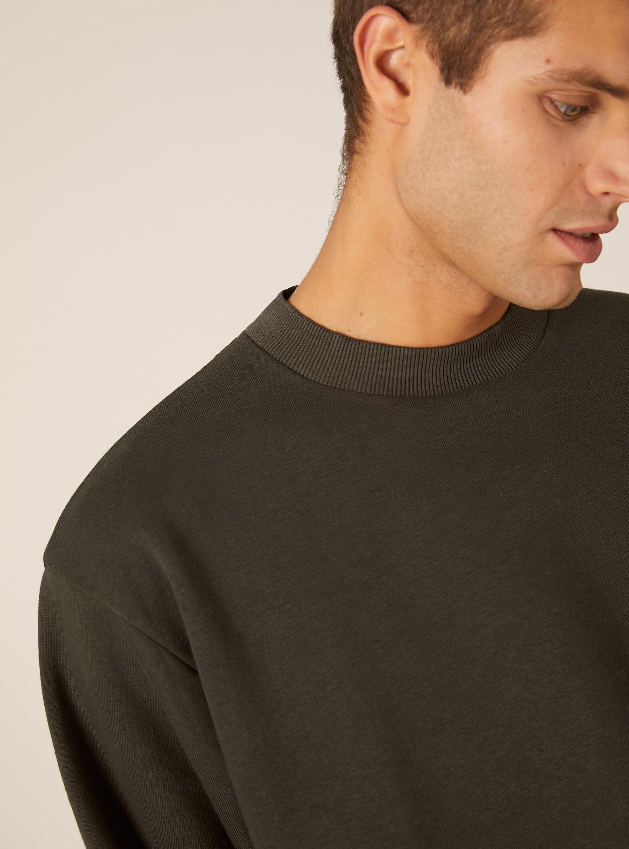 Sweat-shirt &agrave; col rond et coupe carr&eacute;e, KY1 KAKY DARK