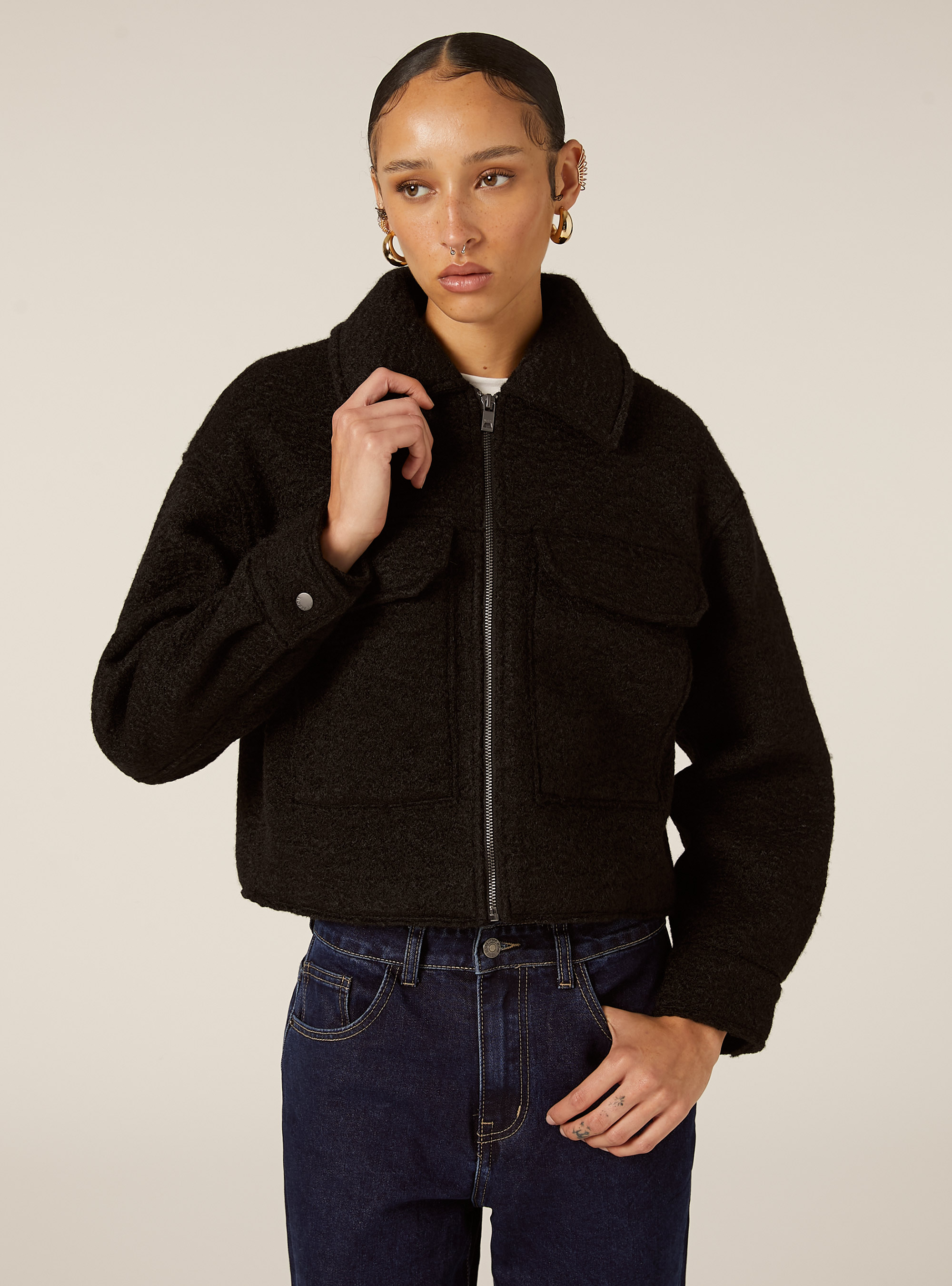 Veste boucl&eacute;e &agrave; grandes poches, BK1 BLACK