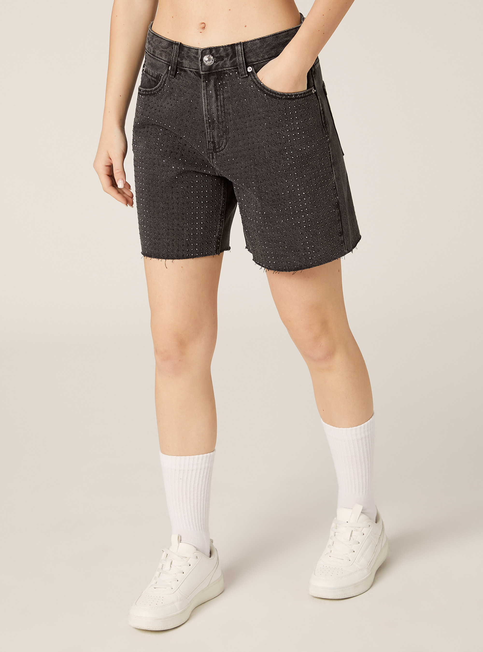 Pantal&oacute;n corto vaquero de talle largo con strass, D000 BLACK