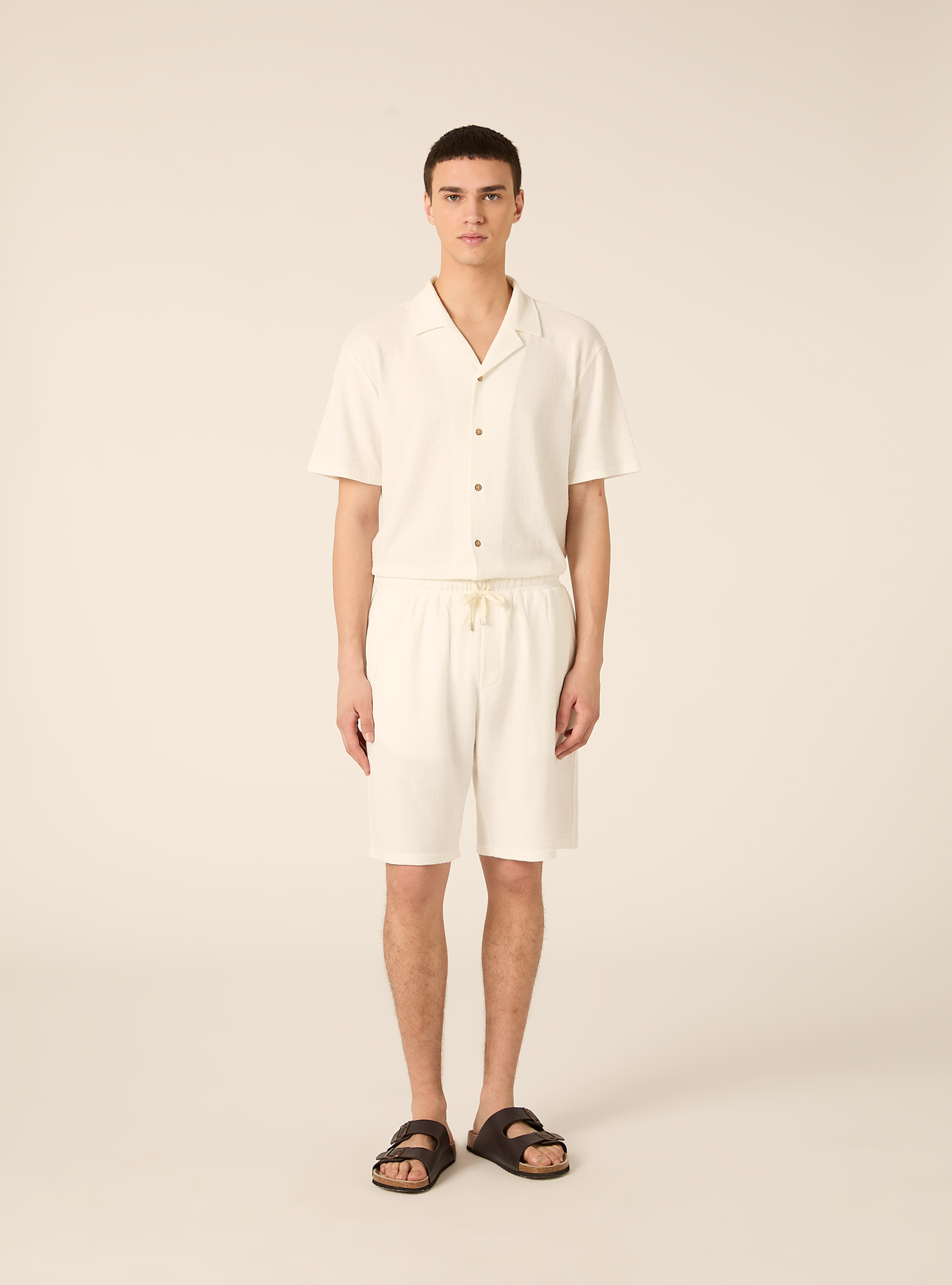 Bermudas de corte regular con tejido texturizado, WH2 WHITE