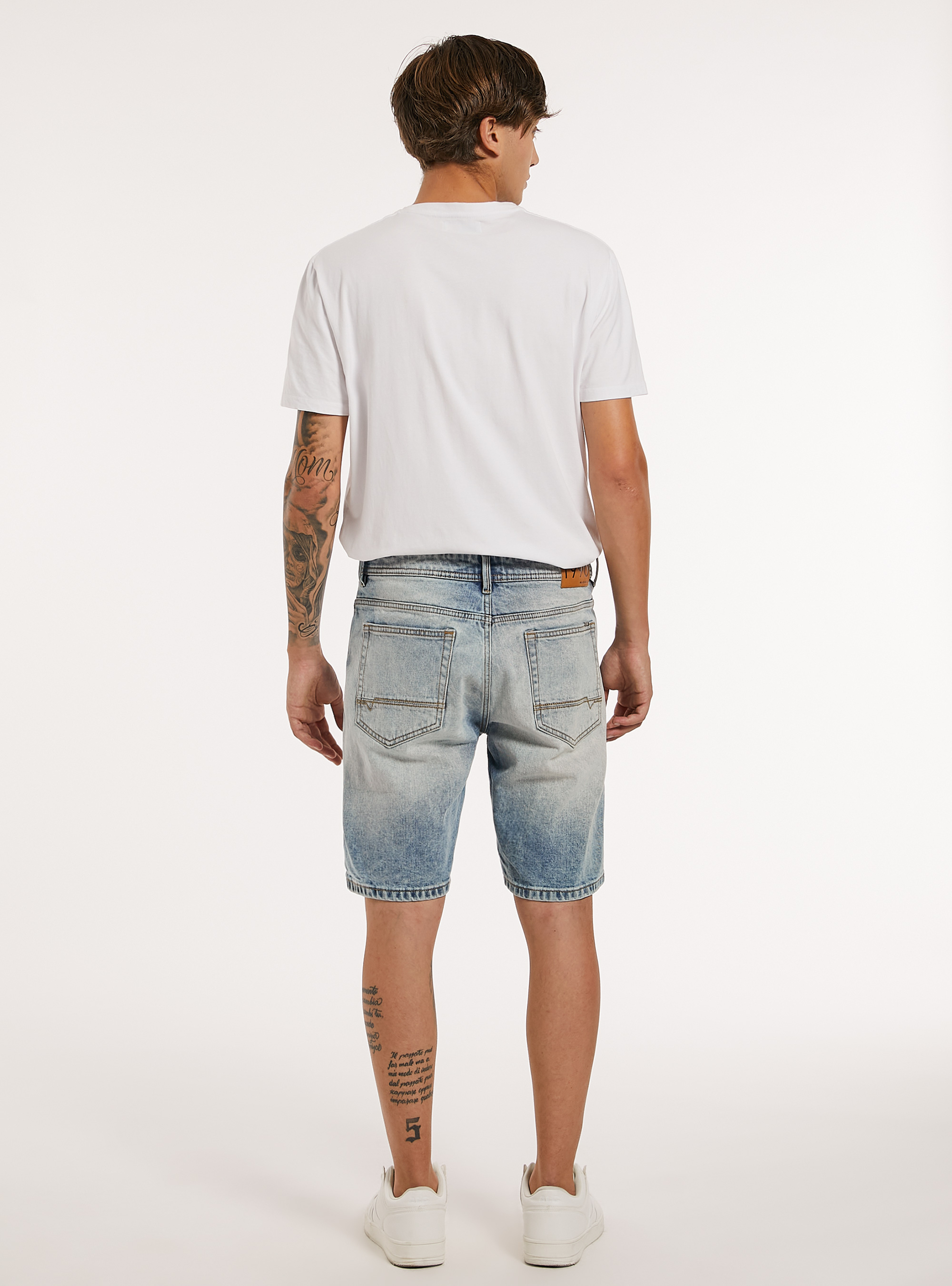 Slim Fit Stretch Denim Bermudas mit Rissen, D005 LIGHT BLUE