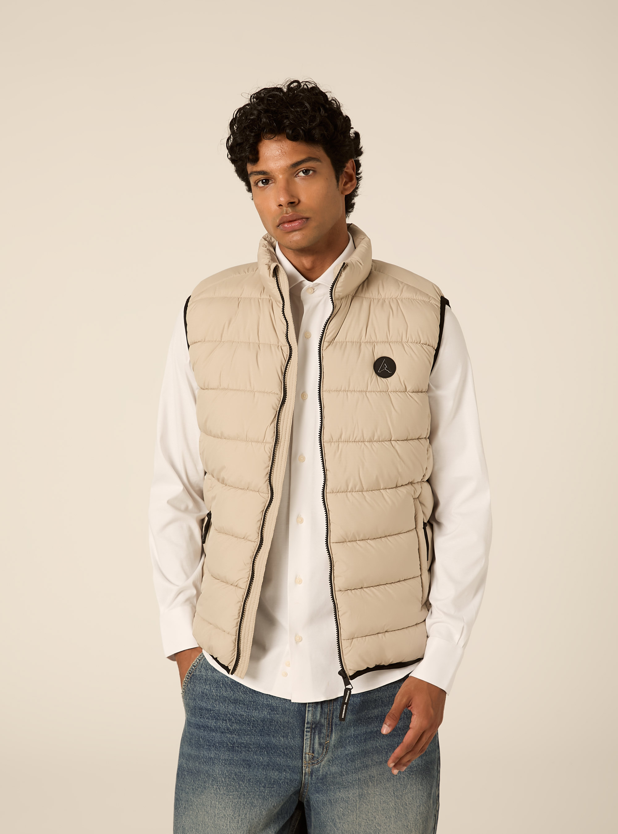 Basic solid padded gilet with patch, CR3 CREAM LIGHT