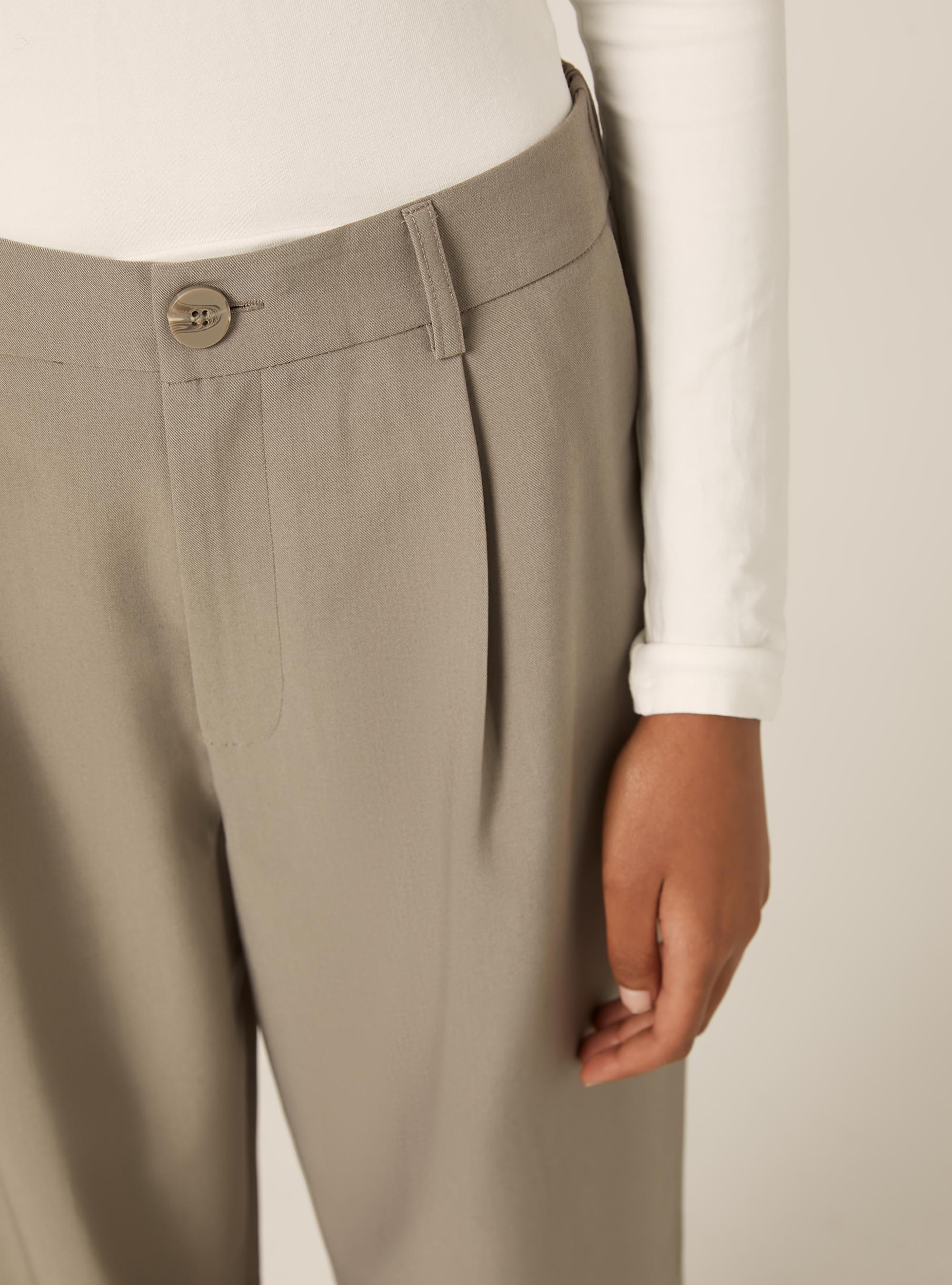 Pantalon ajust&eacute; avec pinces, BG1 BEIGE DARK