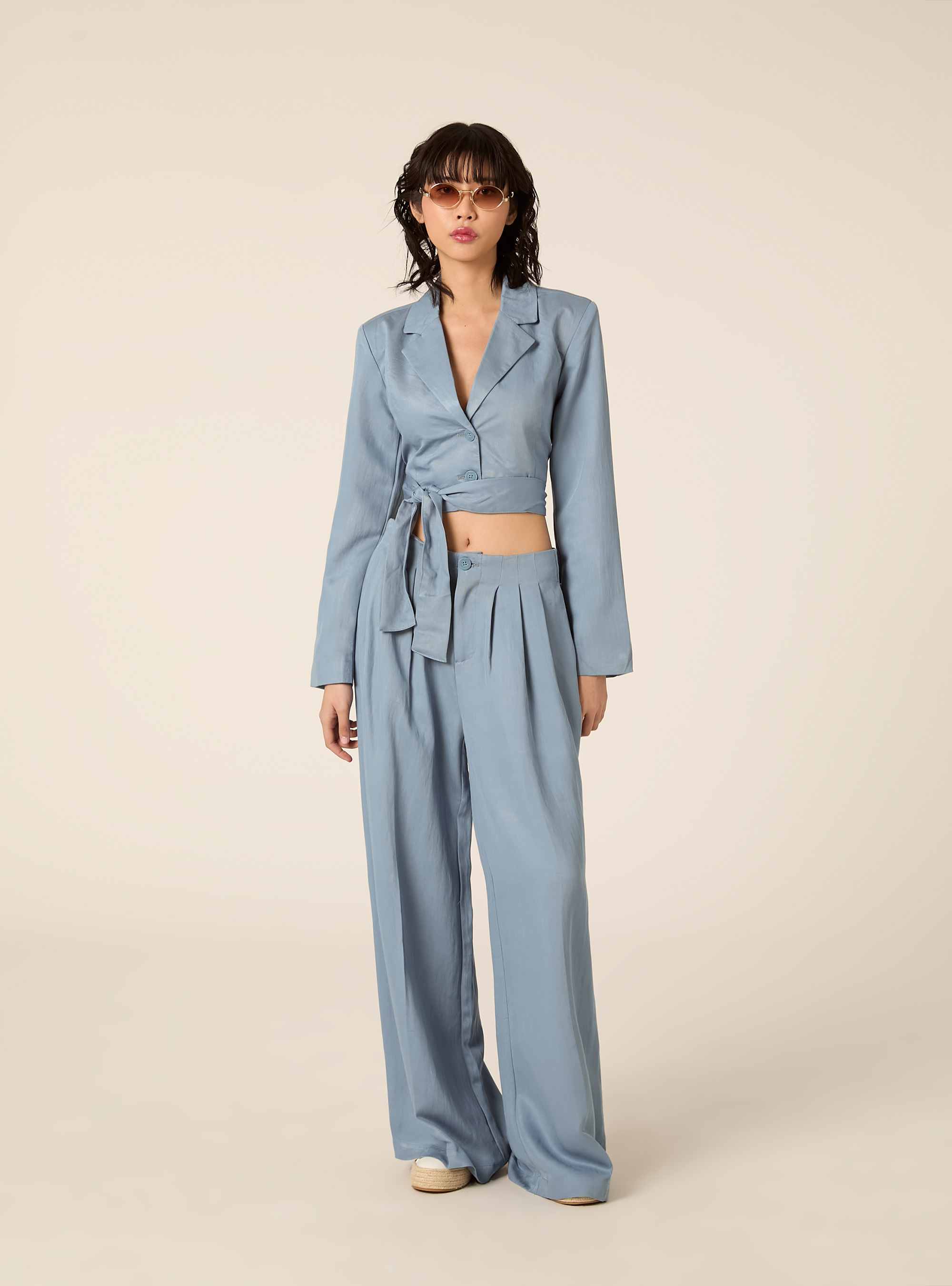 Blazer corto in twill, AZZURRO MEDIO