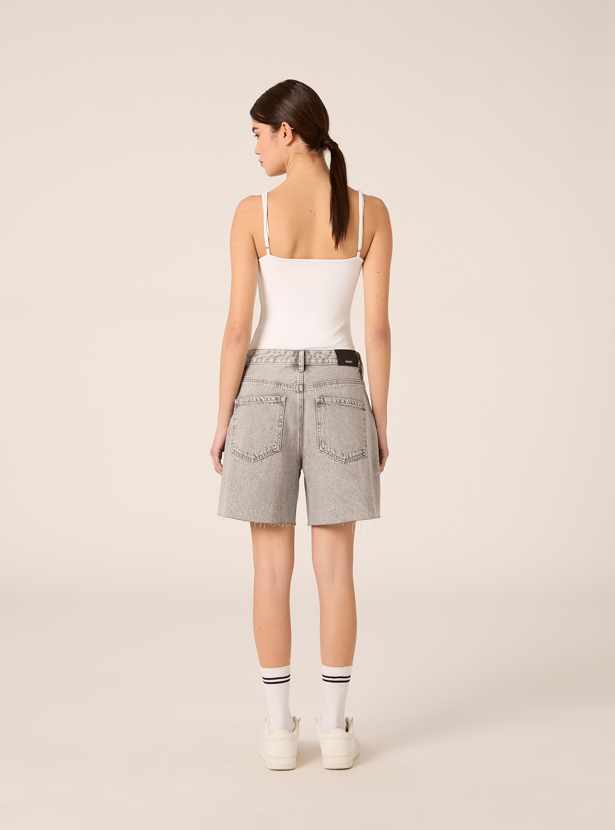 Shorts Vaqueros Longline con Estr&aacute;s, D00G GREY