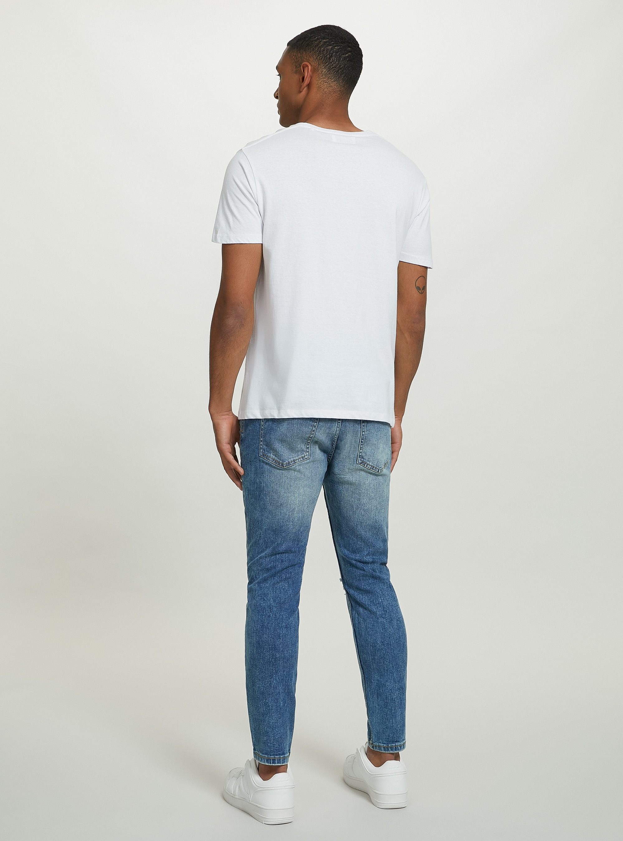 Stretch denim carrot fit jeans with rips, D004 MEDIUM LIGHT BLUE