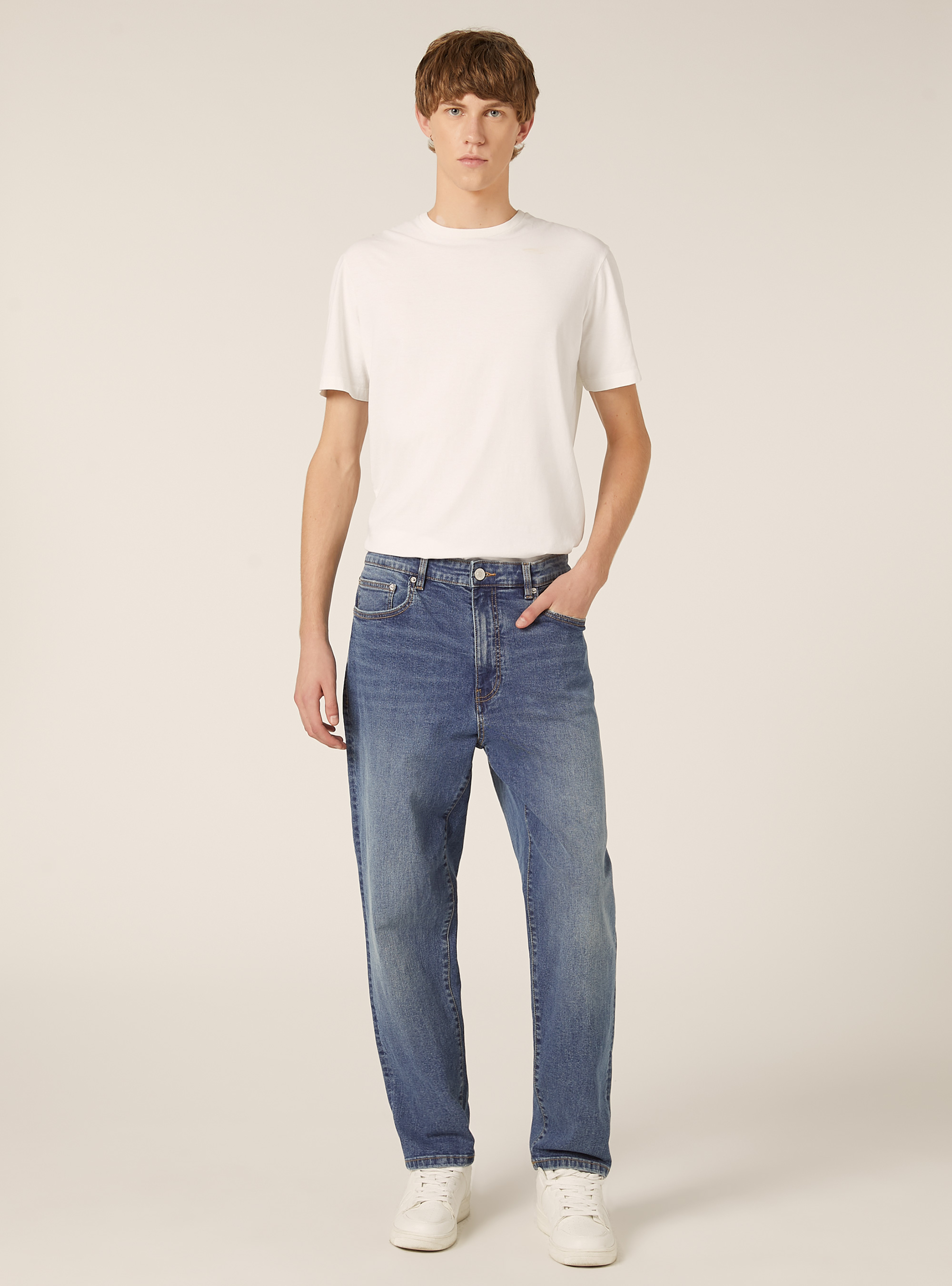 Jeans coupe d&eacute;contract&eacute;e, D002 MEDIUM DARK BLUE