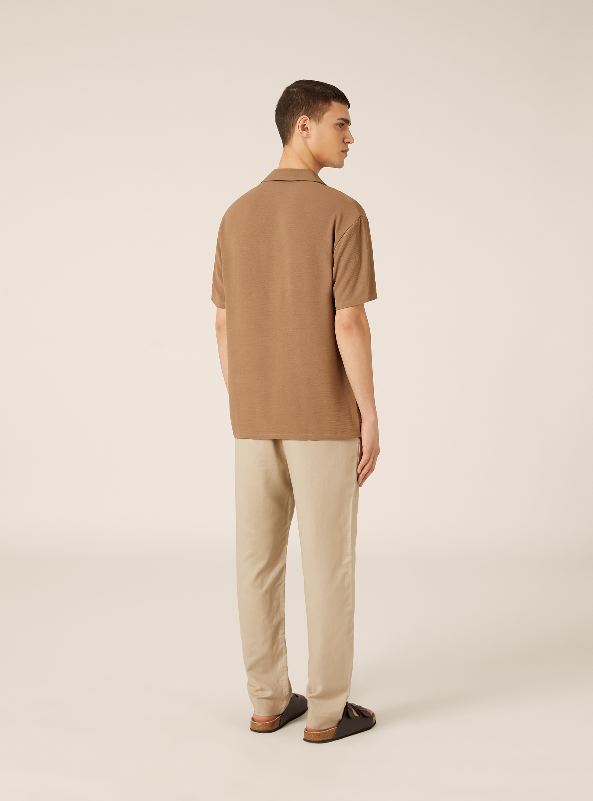 Polo b&aacute;sico de crep&eacute;, BR2 BROWN MEDIUM