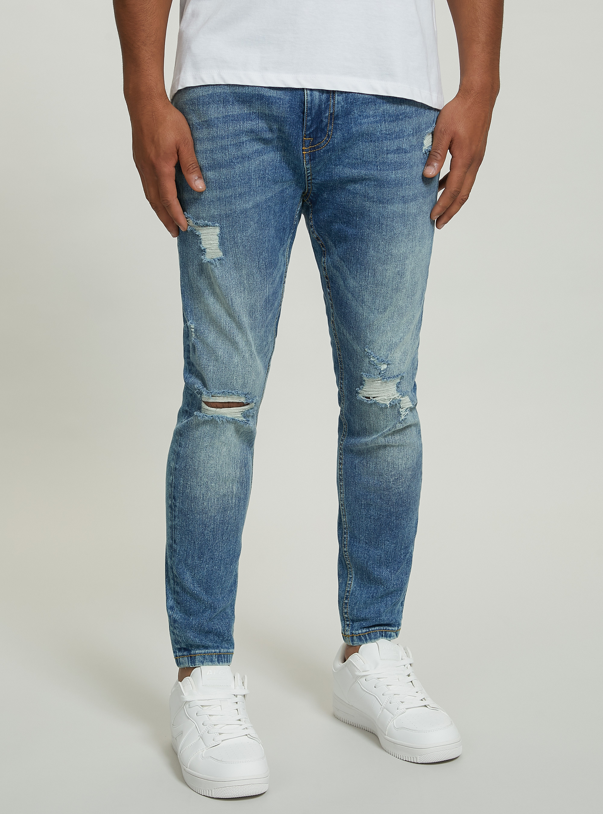 Stretch denim carrot fit jeans with rips, D004 MEDIUM LIGHT BLUE