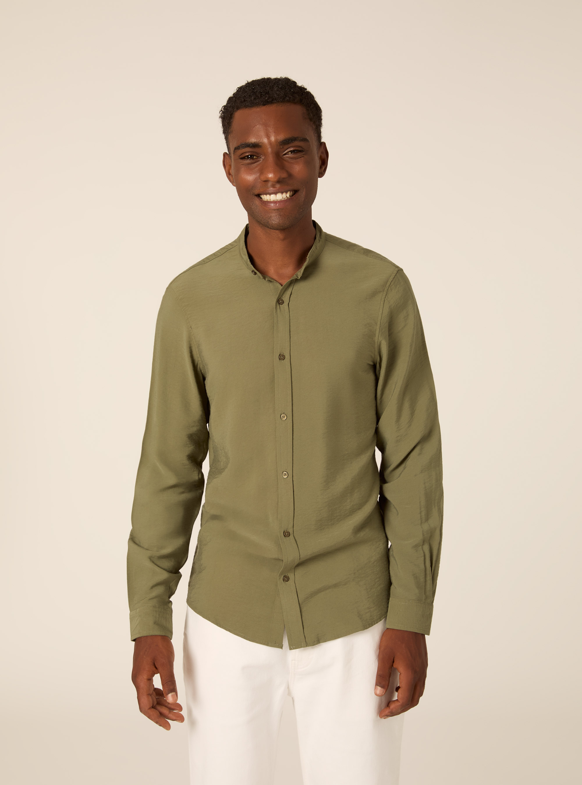 Camisa Regular Fit con Cuello Mao, KY2 KAKY MEDIUM