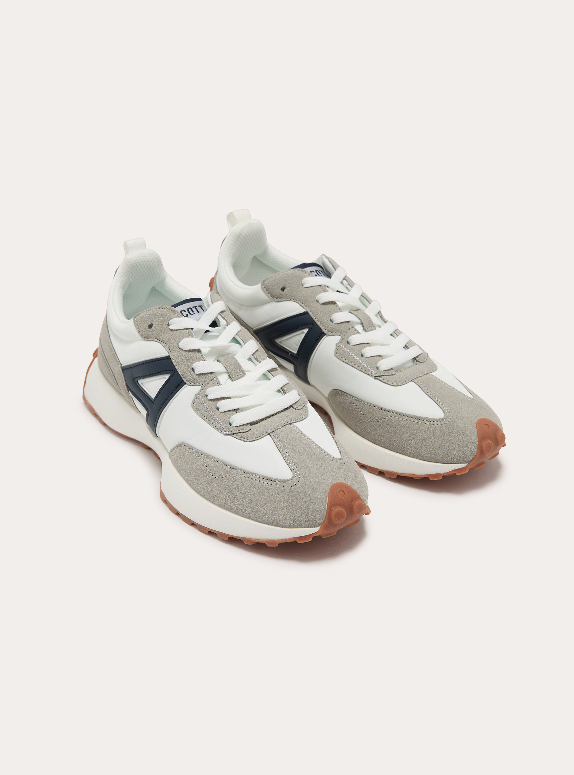 Sneakers with contrasting logo, WH1 OFF WHITE