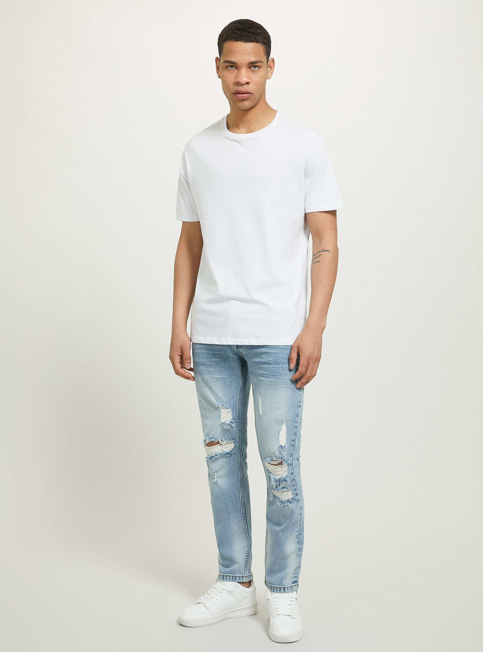 Jean slim en denim stretch avec d&eacute;chirures, D003 MEDIUM BLUE