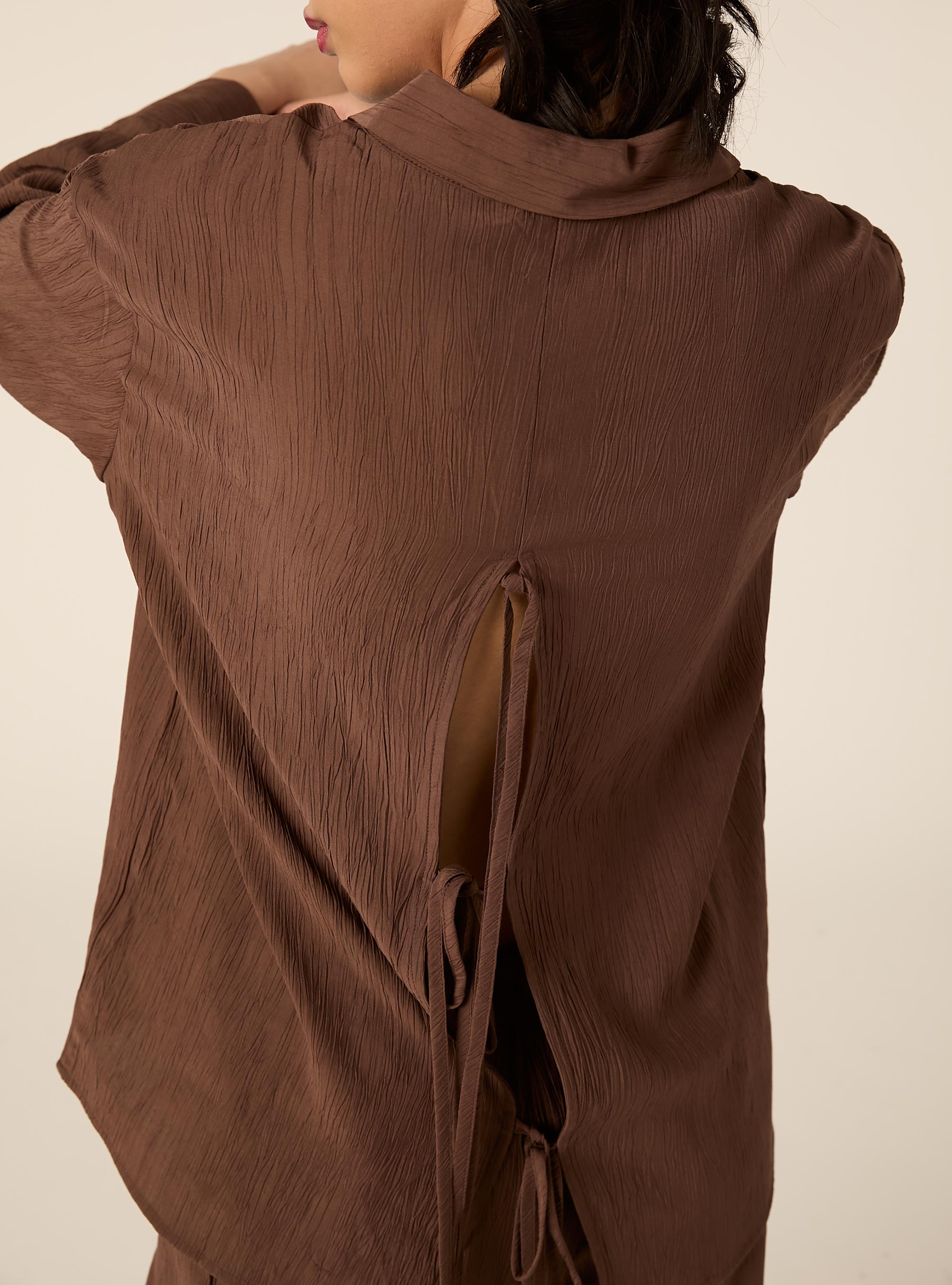 Camicia in crepe con lacci sul dietro, MARRONE MEDIO