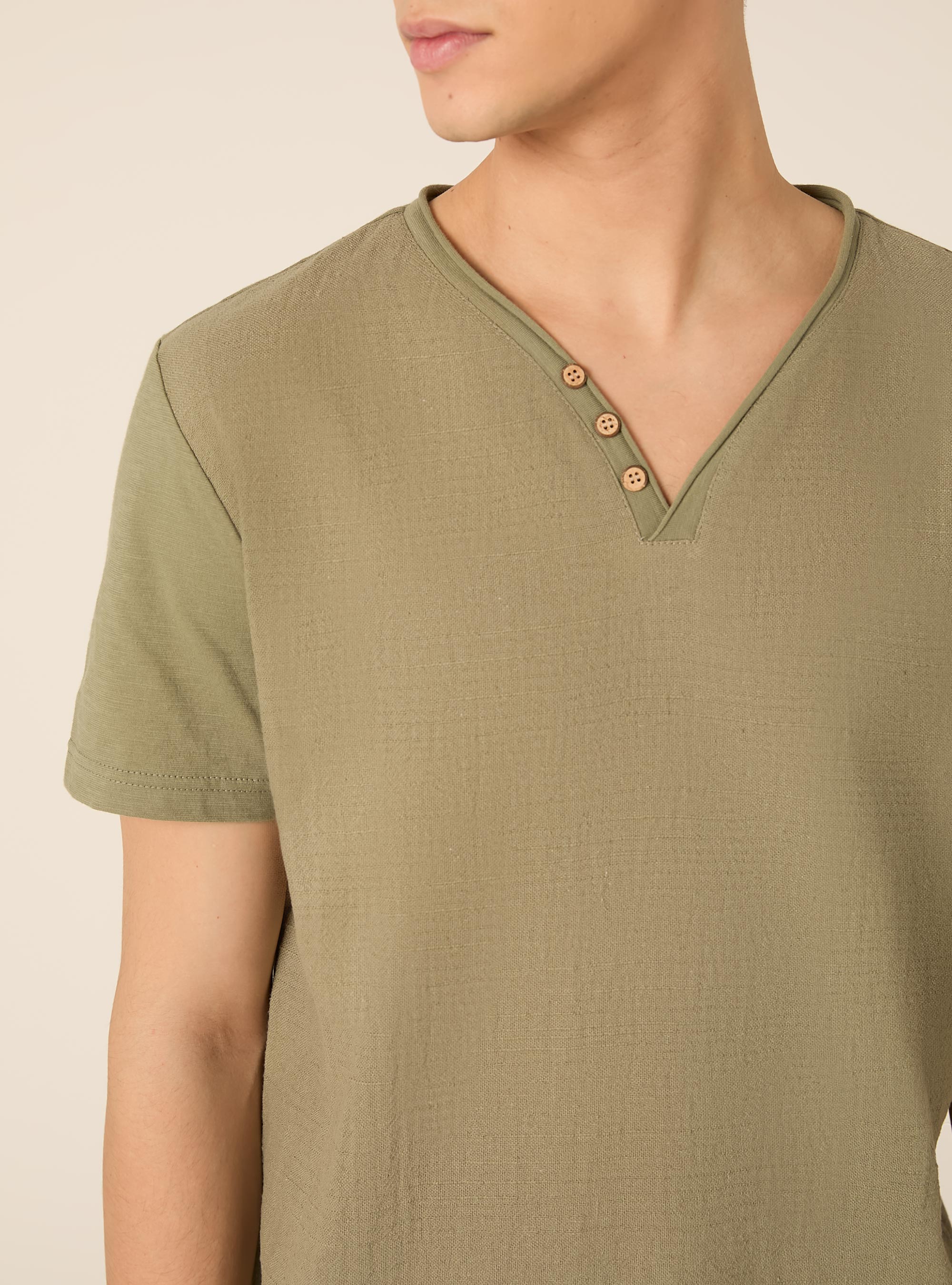 V-neck linen blend T-shirt, KY2 KAKY MEDIUM