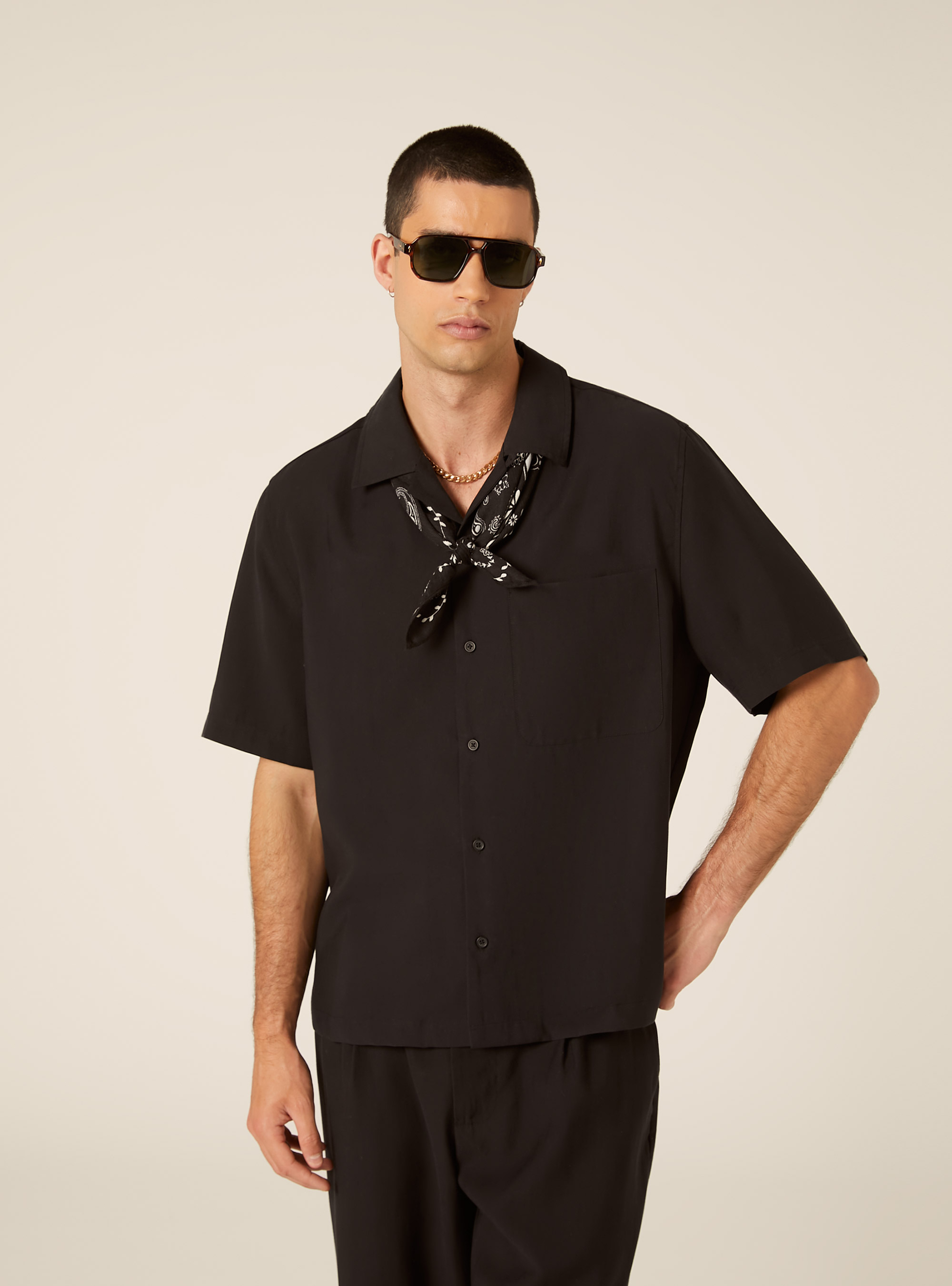 Weich flie&szlig;endes Kurzarmhemd, BK1 BLACK