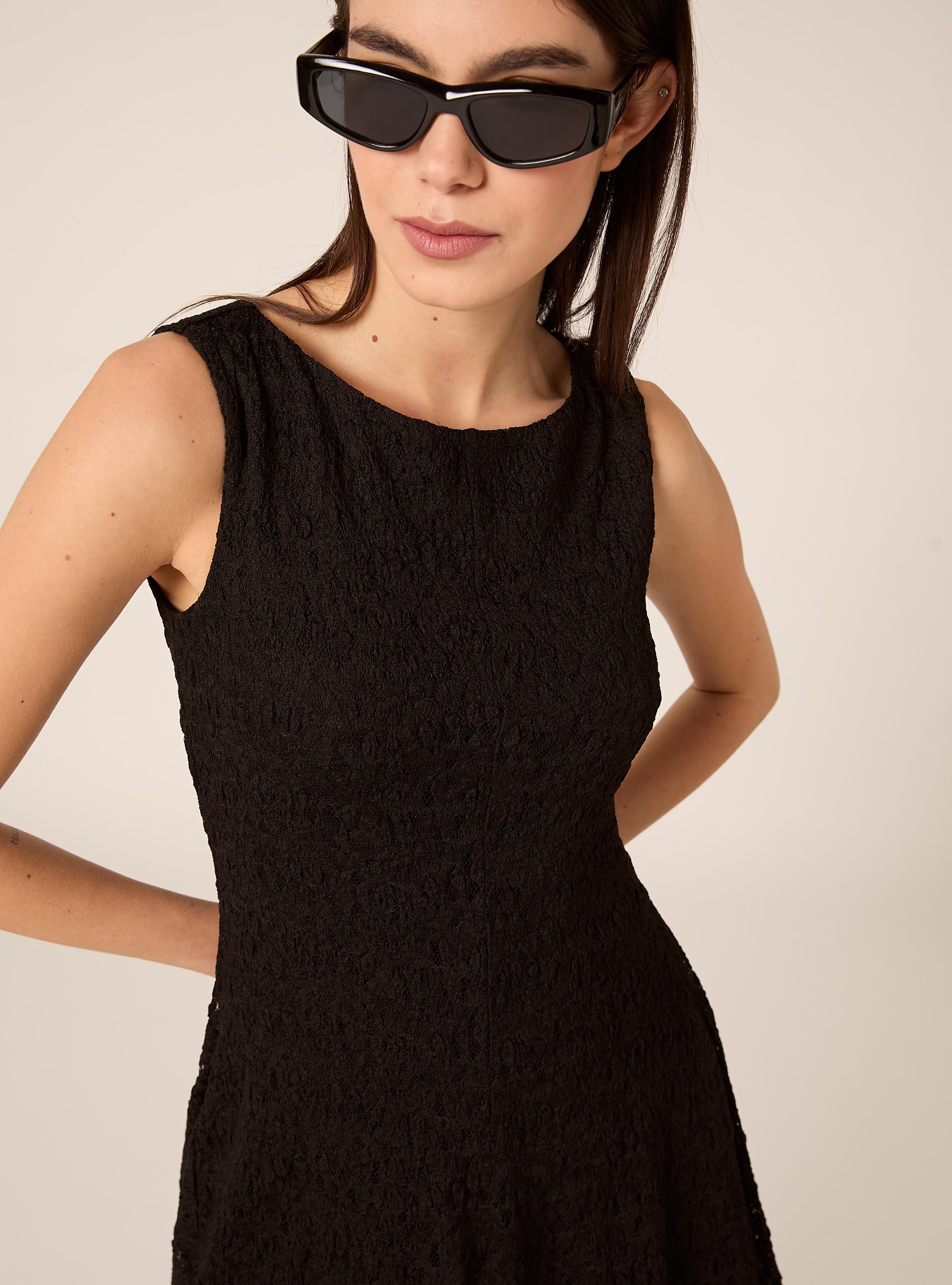 Asymmetrisches Kleid aus Spitze, BK1 BLACK