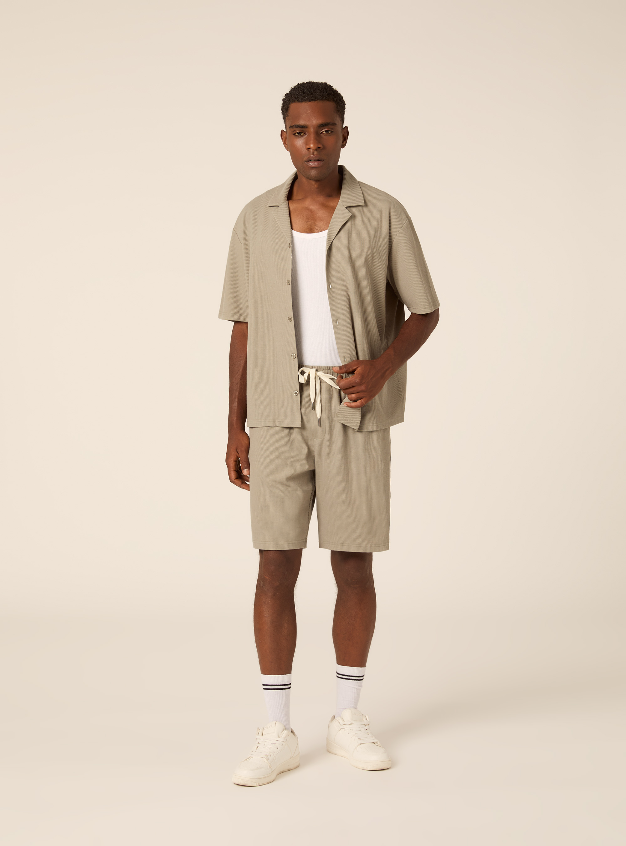 Strukturierte Strick-Bermudas mit Kordelzug, SG3 SAGE LIGHT