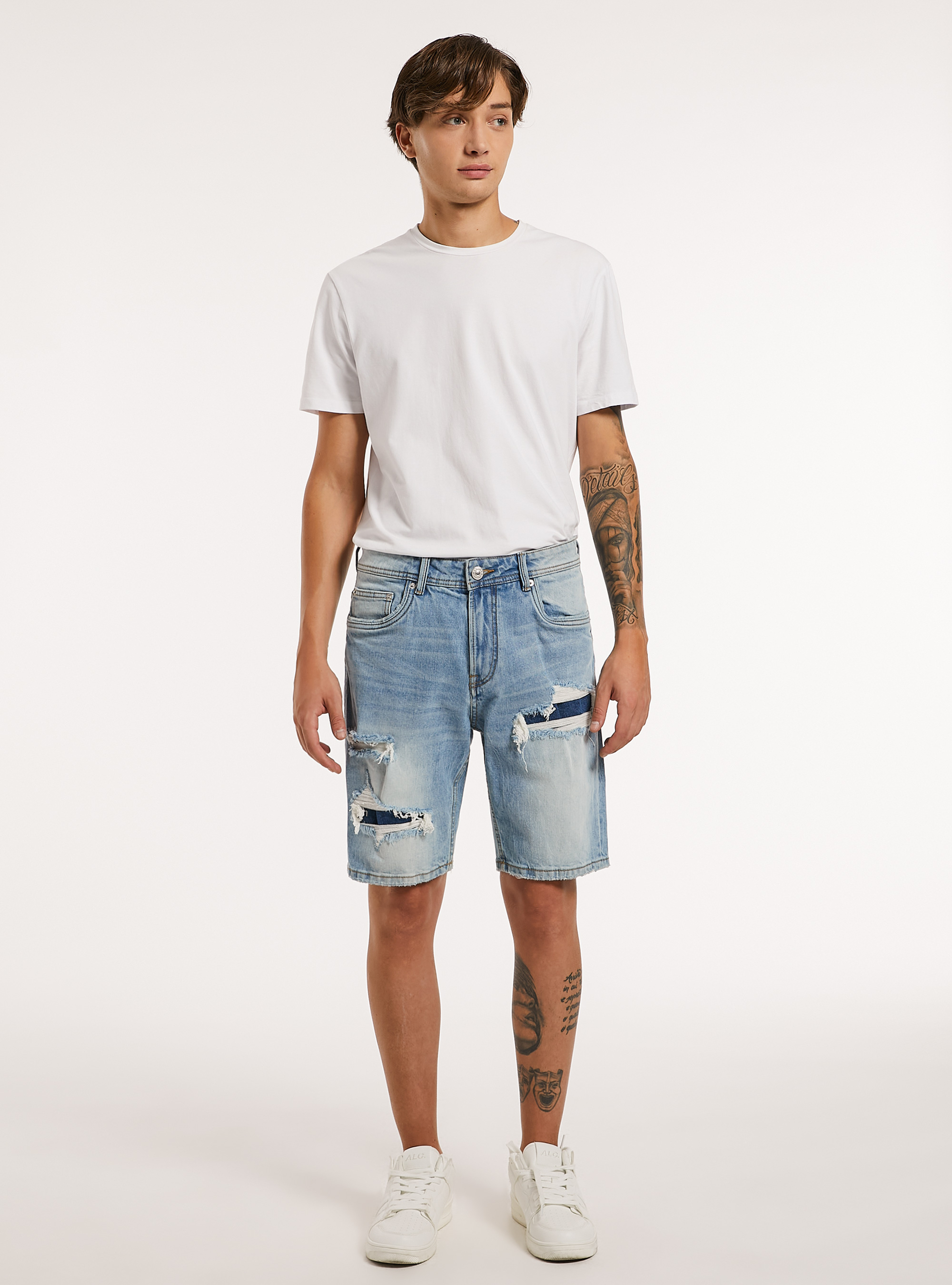 Slim Fit Stretch Denim Bermudas mit Rissen, D004 MEDIUM LIGHT BLUE