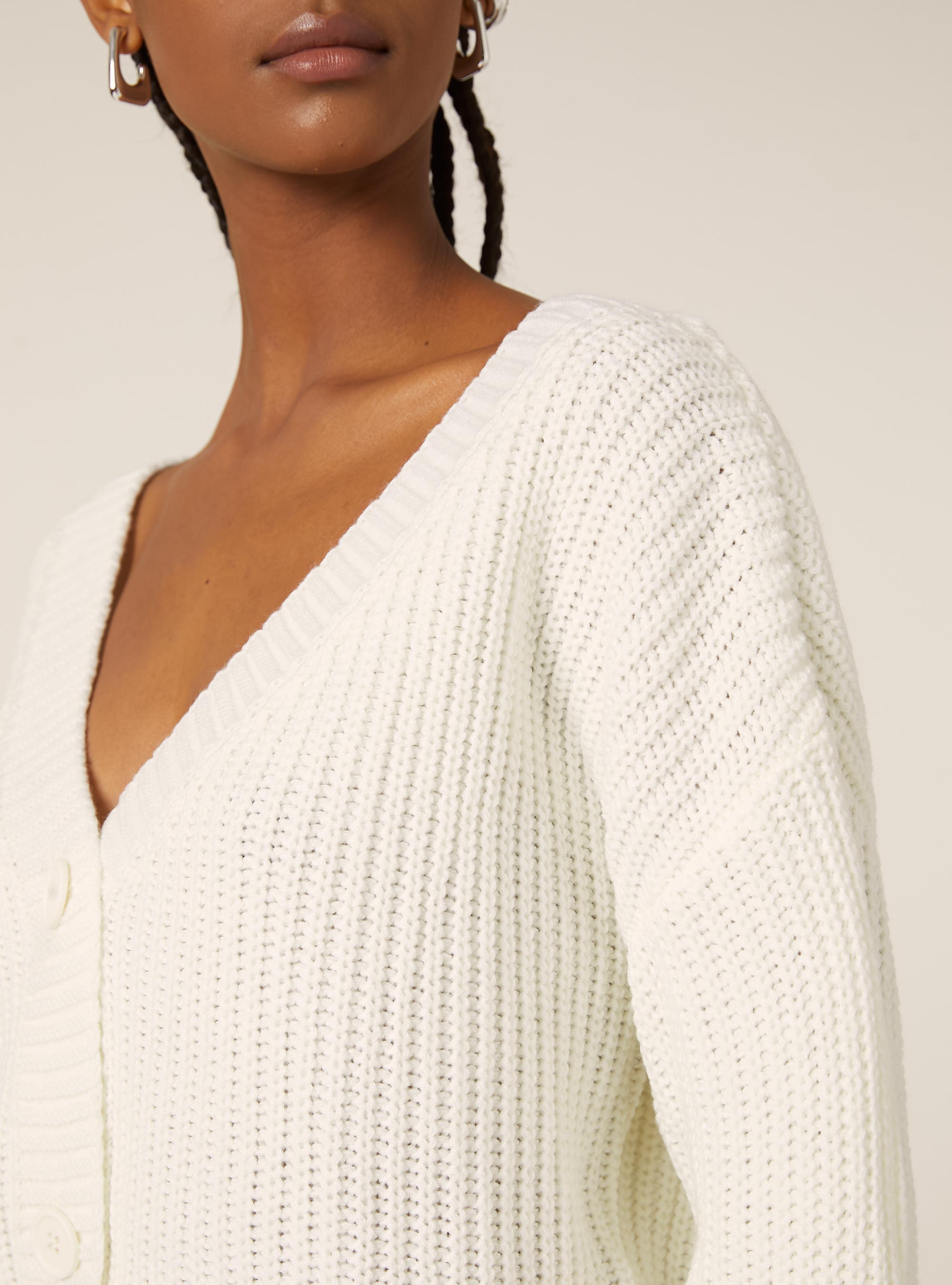 Cardigan en maille &agrave; encolure en V, WH1 OFF WHITE