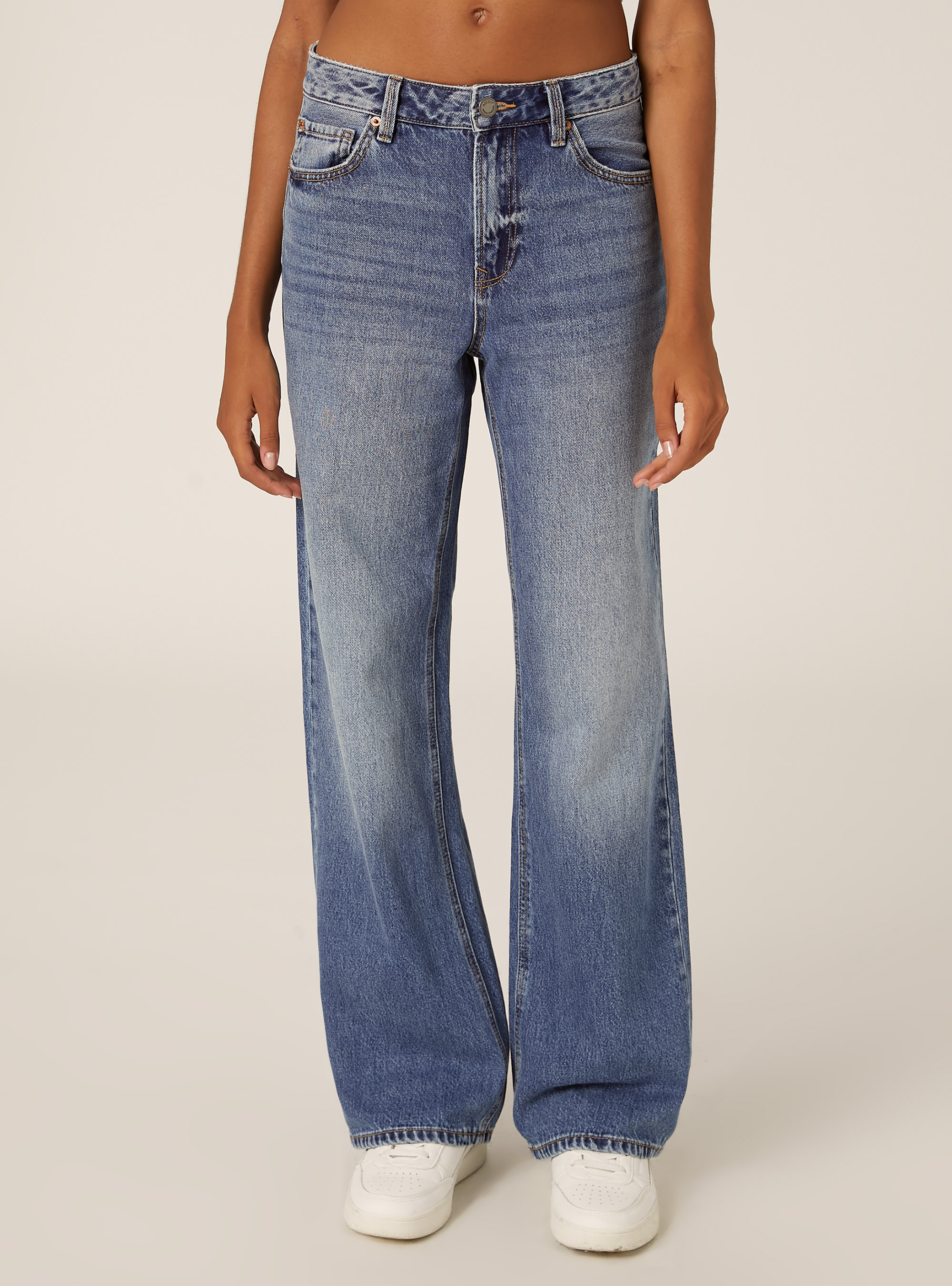 Jeans mit gerader Passform, D003 MEDIUM BLUE