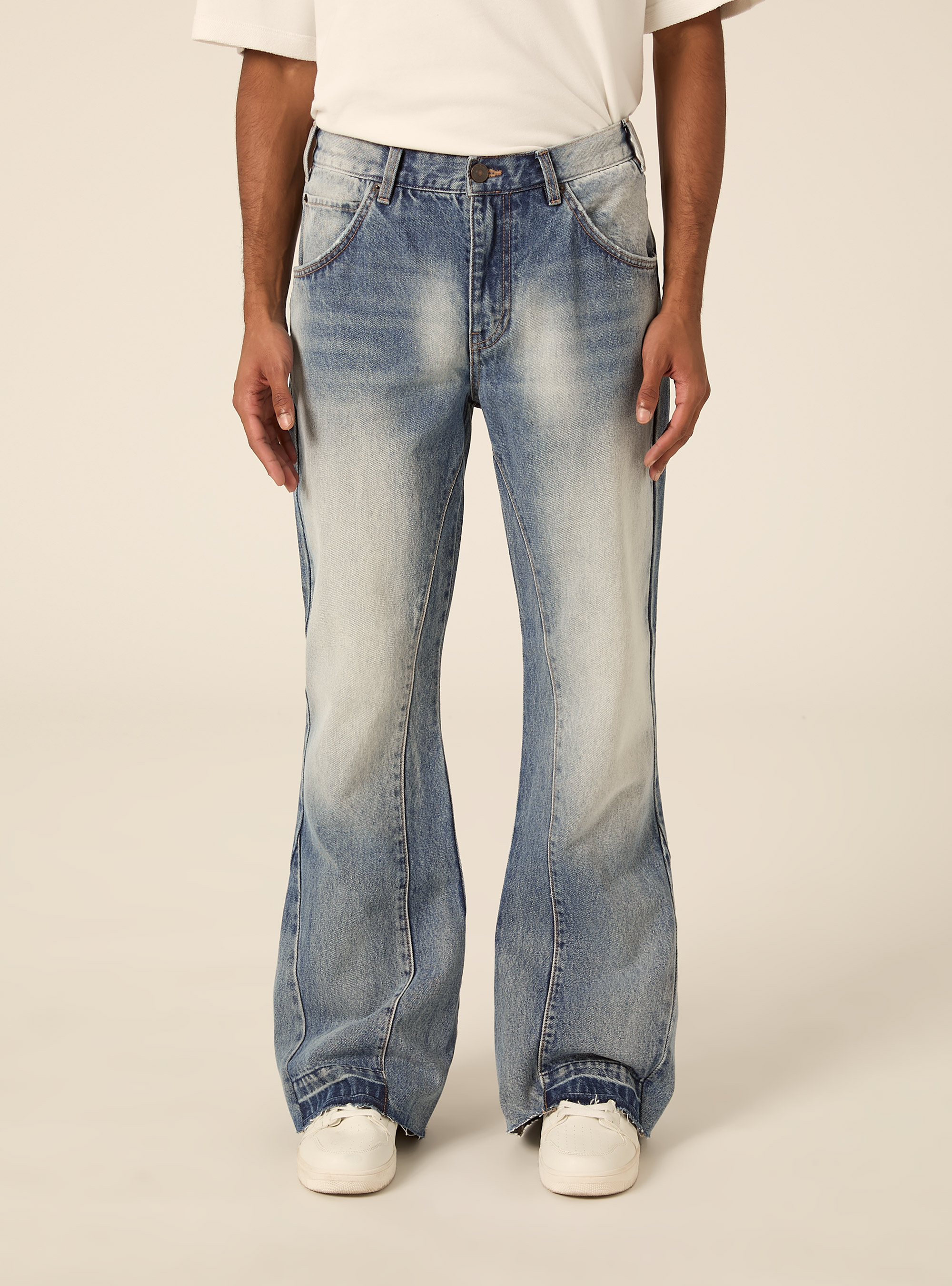 Jean bootcut avec d&eacute;chirures et finition vintage, D006 AZURE