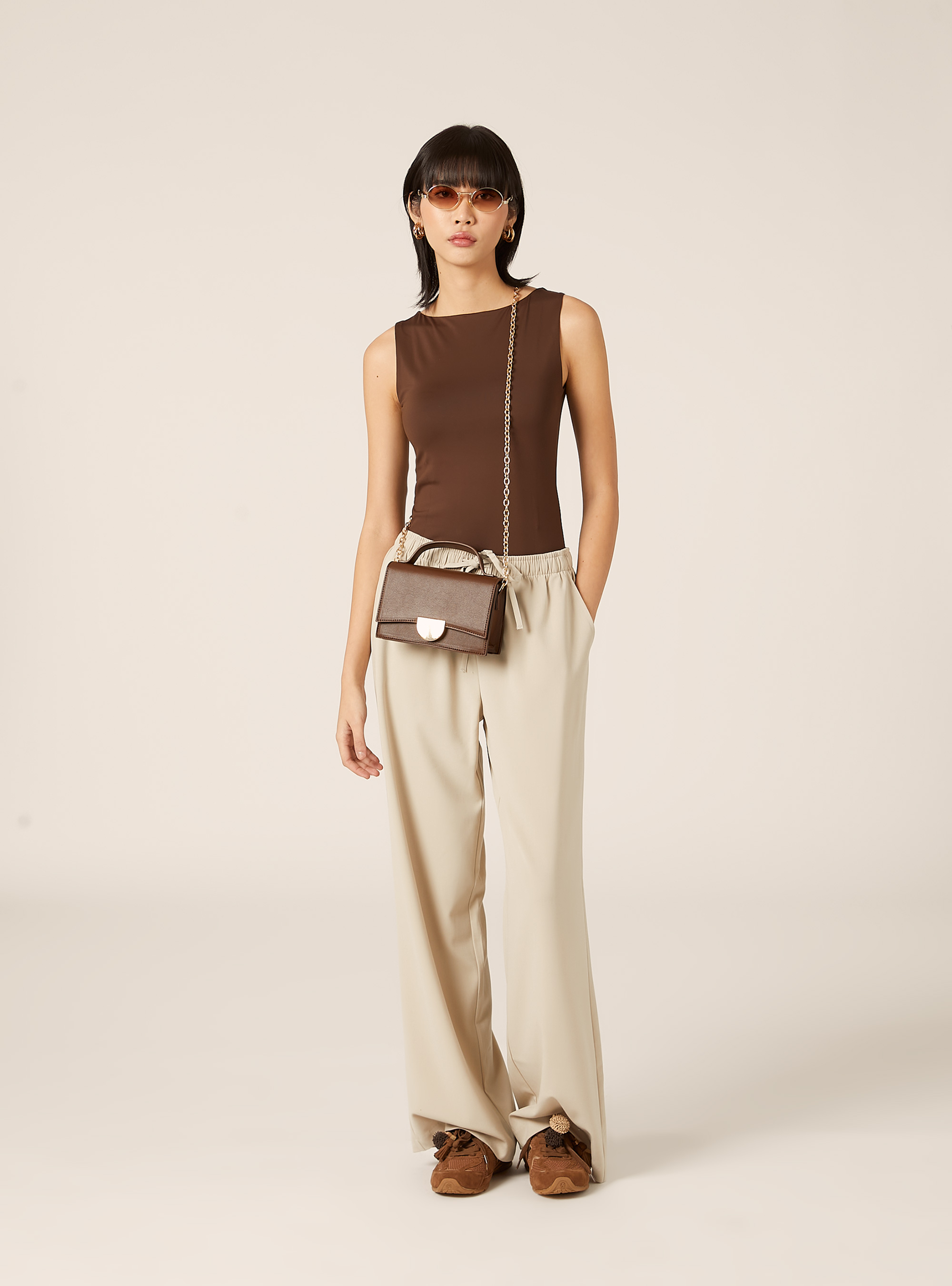 Body con cuello halter el&aacute;stico, BR2 BROWN MEDIUM