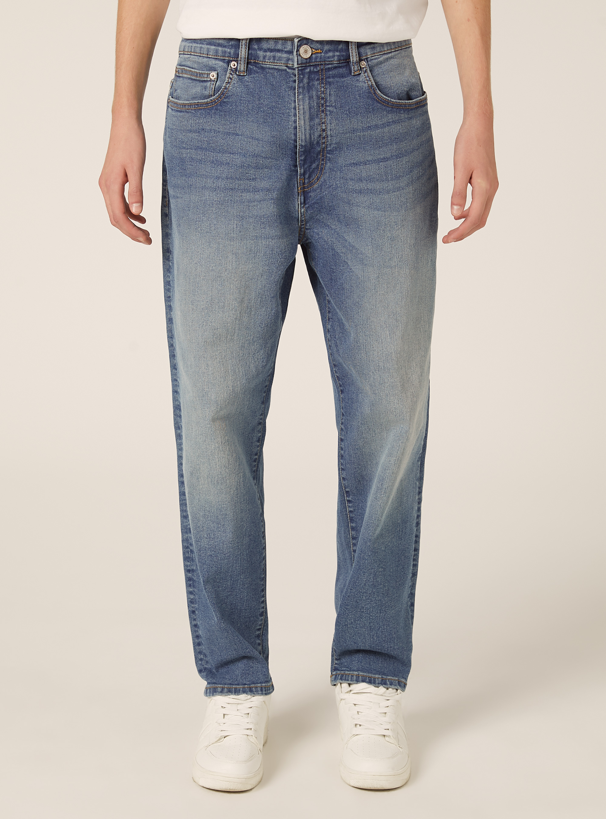 Jeans coupe d&eacute;contract&eacute;e, D004 MEDIUM LIGHT BLUE