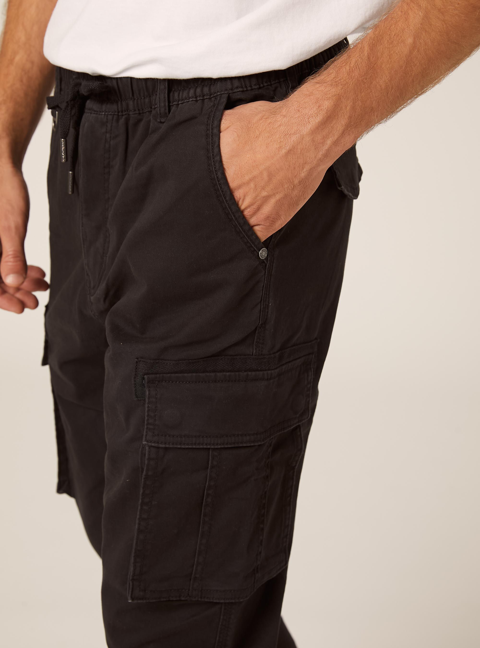 Pantalon cargo jogger en twill stretch, BK1 BLACK